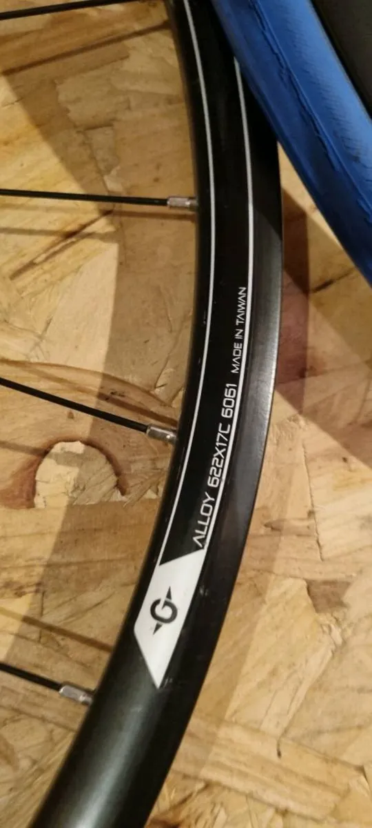 Genesis equilibrium wheelset SR220 700 w disc - Image 2