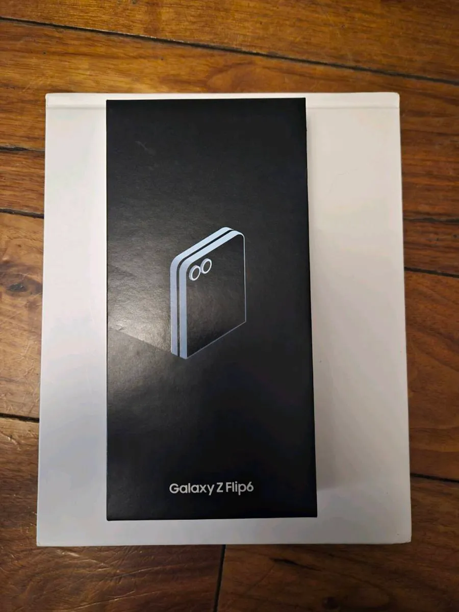 Samsung Galaxy ZFlip 6 Silver Shadow 256GB - Image 1