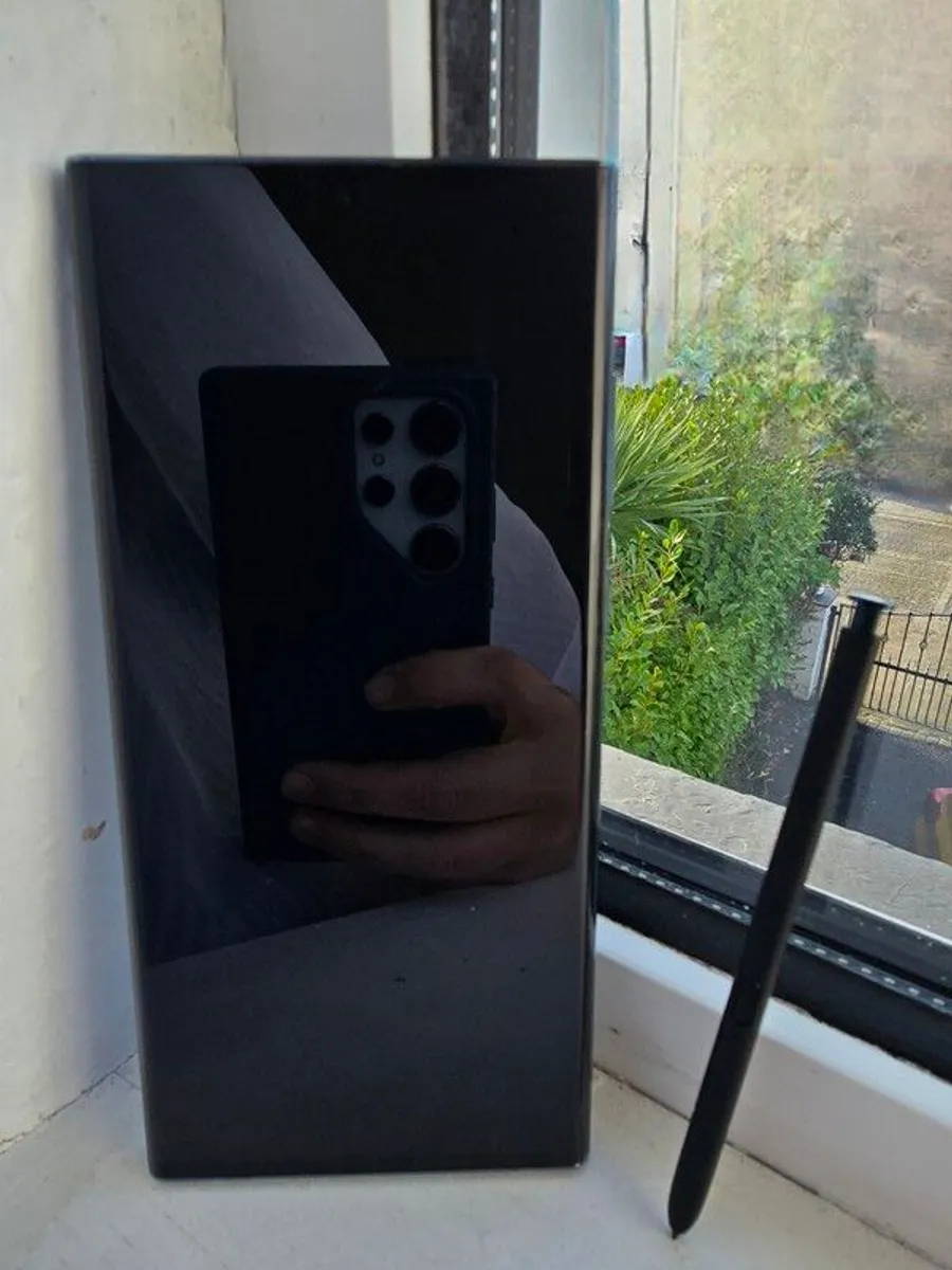 Samsung Galaxy S22 Ultra 1TB Unlocked - Excellent Condition - Image 2