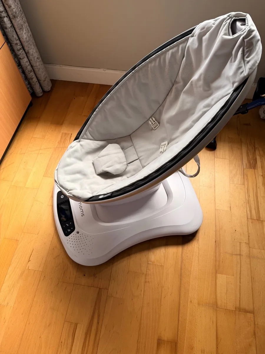 Mamaroo baby swing - Image 2