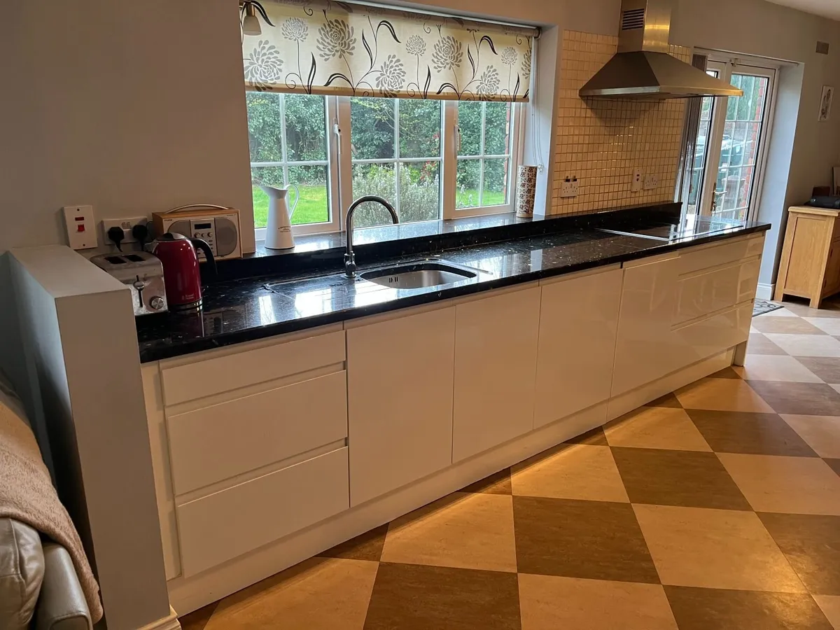 Kitchen Units - Image 2