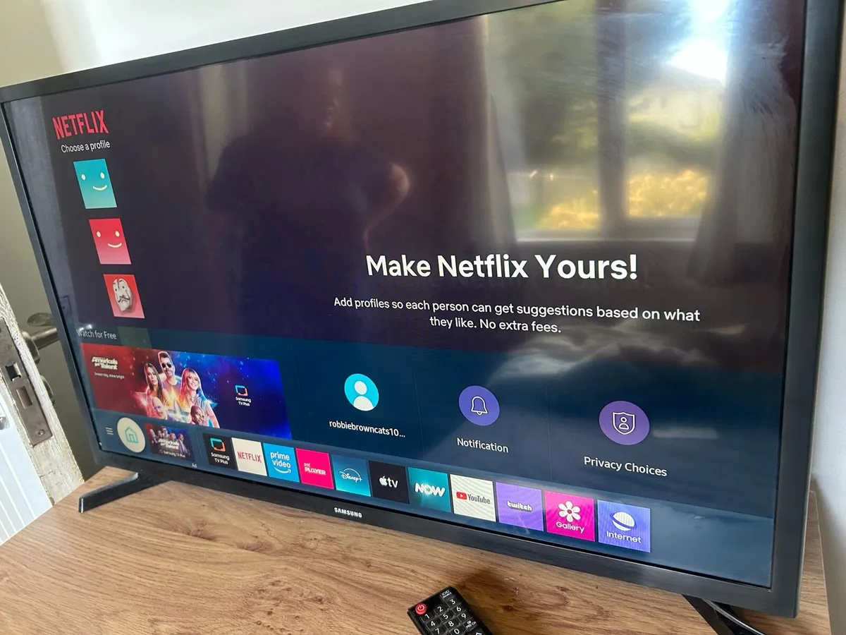 Samsung 32” HD Smart TV T5300 - Image 1