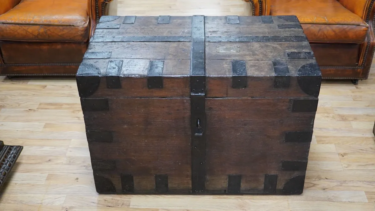 Iron-Bound Oak Trunk c.1780-1820 - Image 2