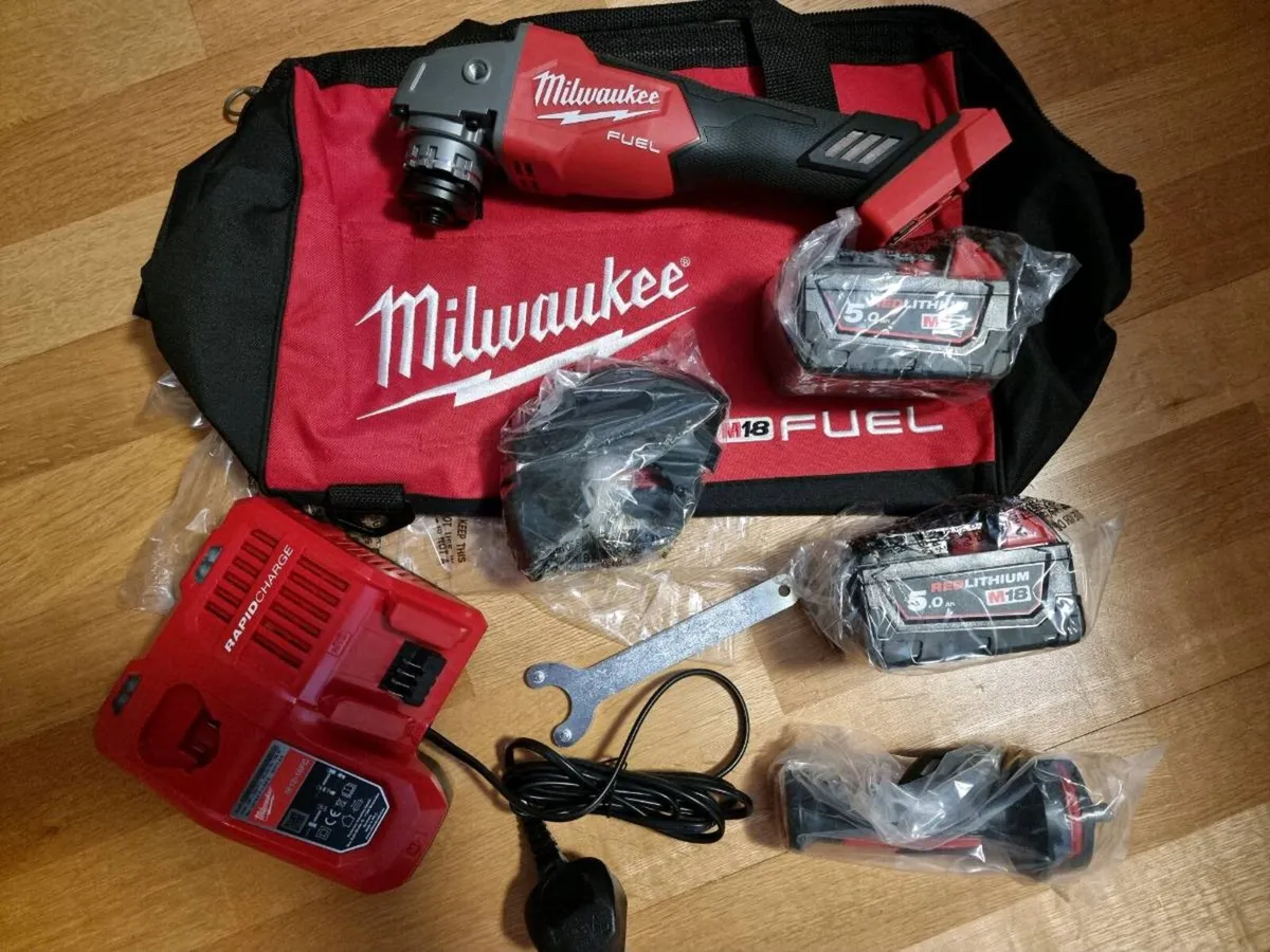 Milwaukee M18 Fuel Angle Grinder Kit - Image 1
