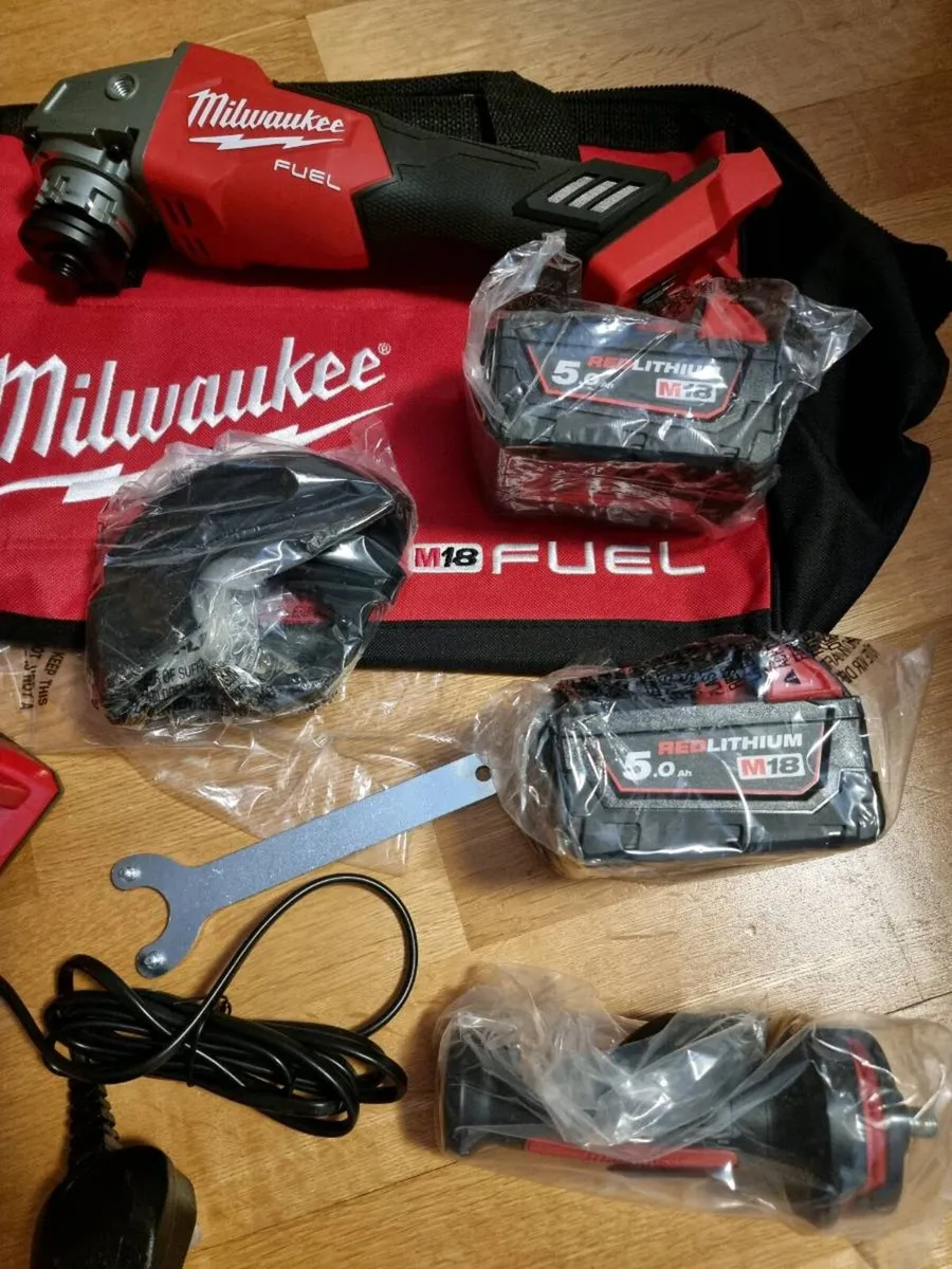 Milwaukee M18 Fuel Angle Grinder Kit - Image 2