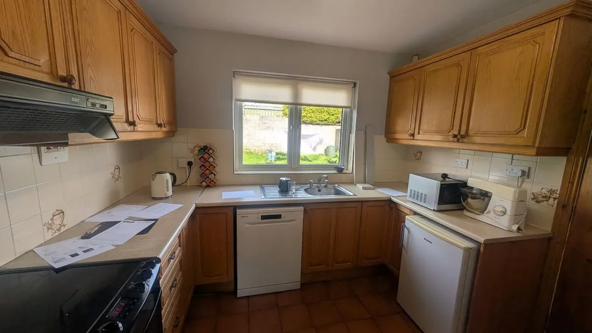 Solid Oak kitchen - Image 1