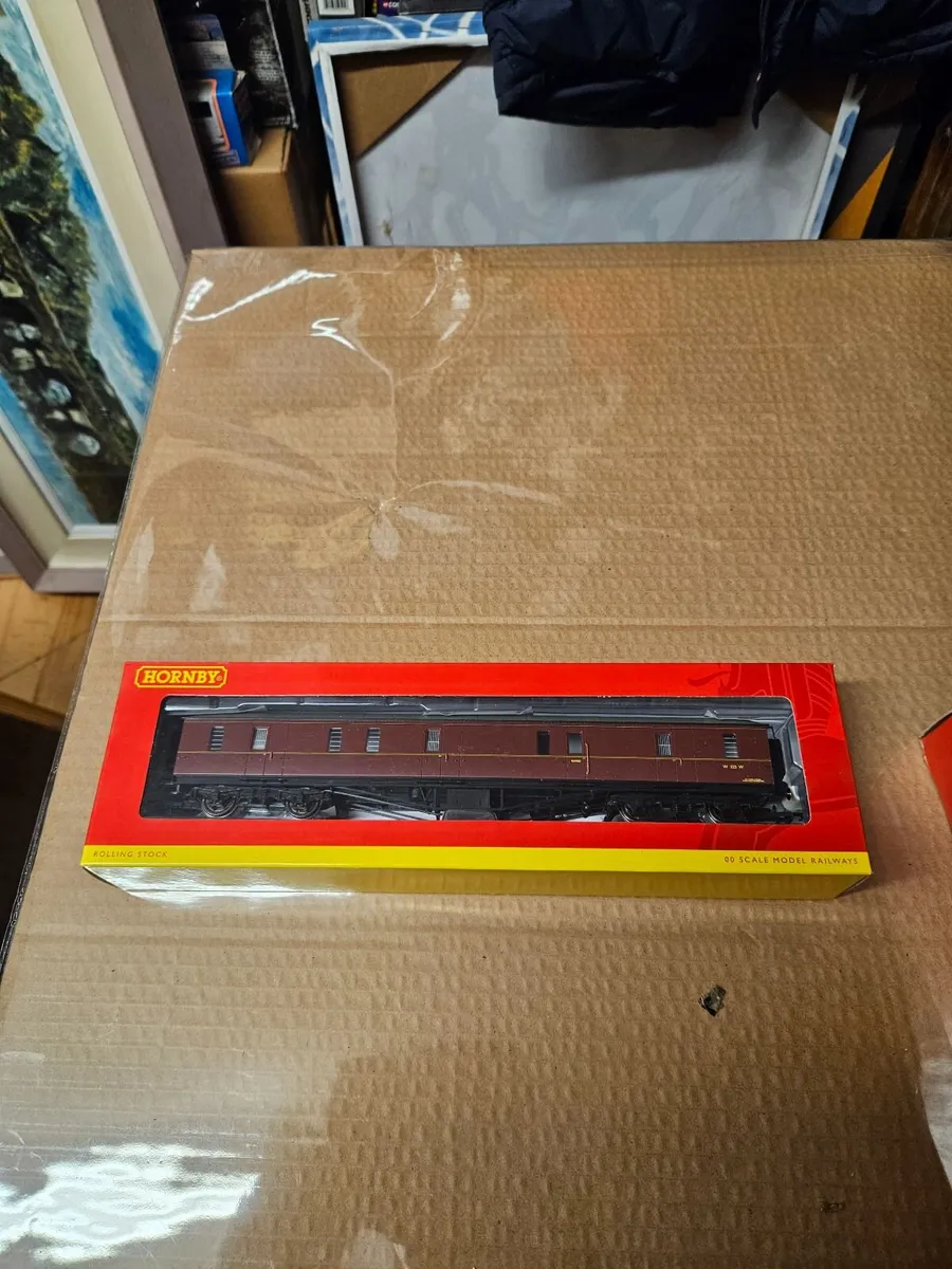 Hornby OO Gauge Passenger Brake Carraige