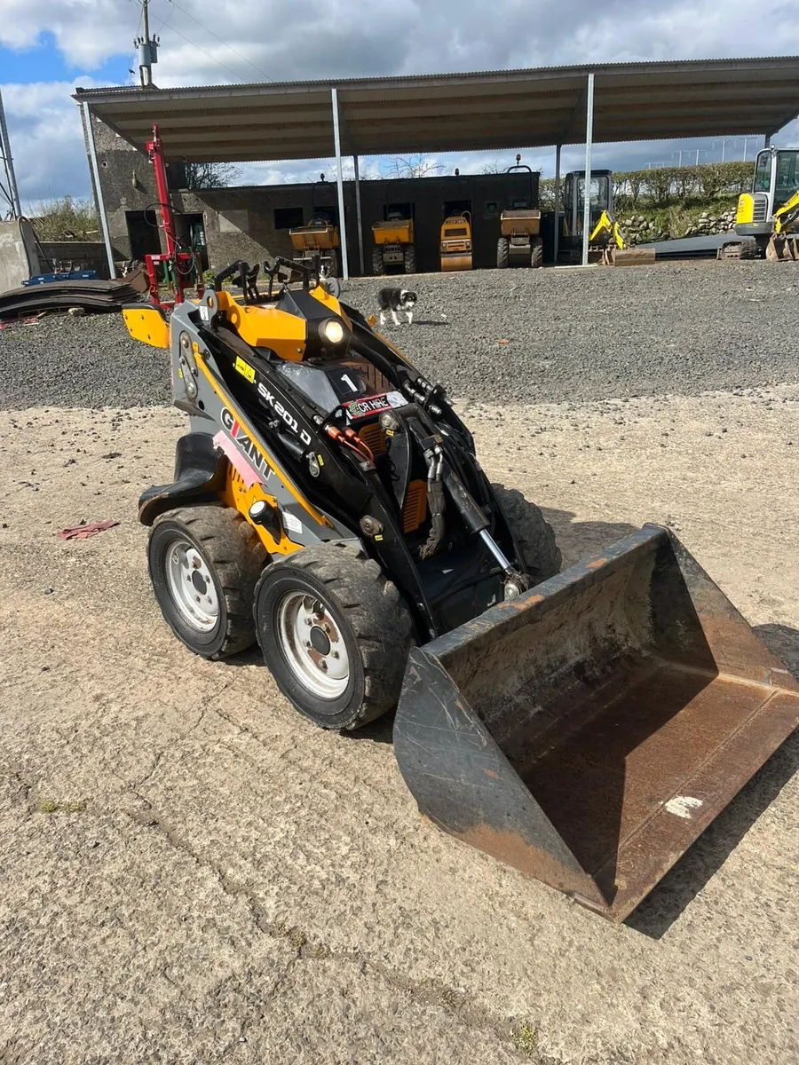 Skid steer - Image 1
