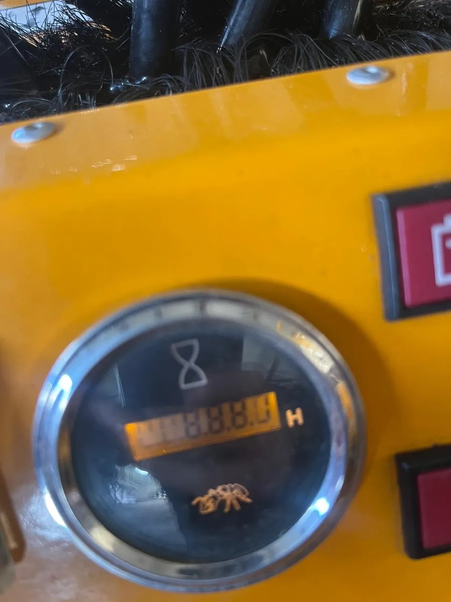 Skid steer - Image 2