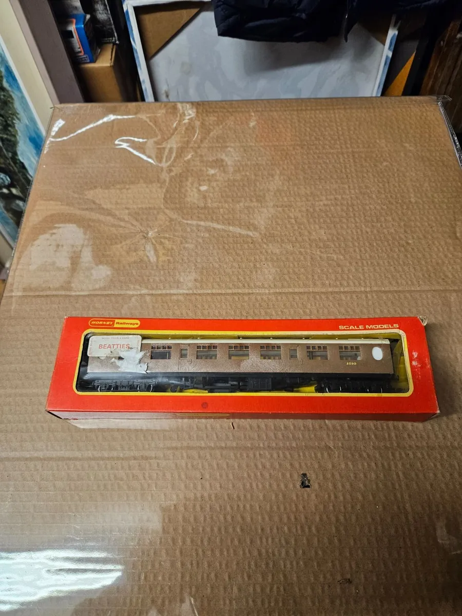 Hornby OO Gauge Carraige