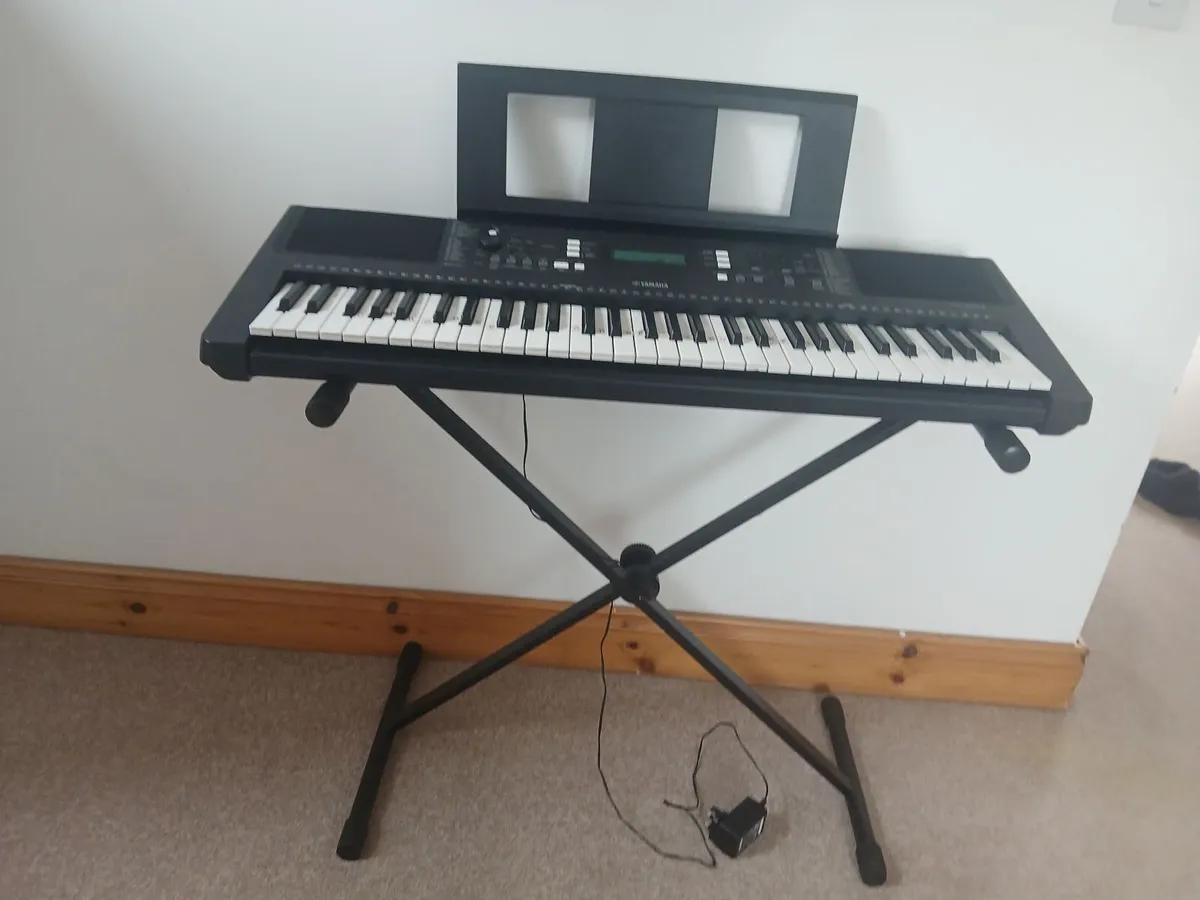 YAMAHA Keyboard & stand PSR-E373 - Image 3