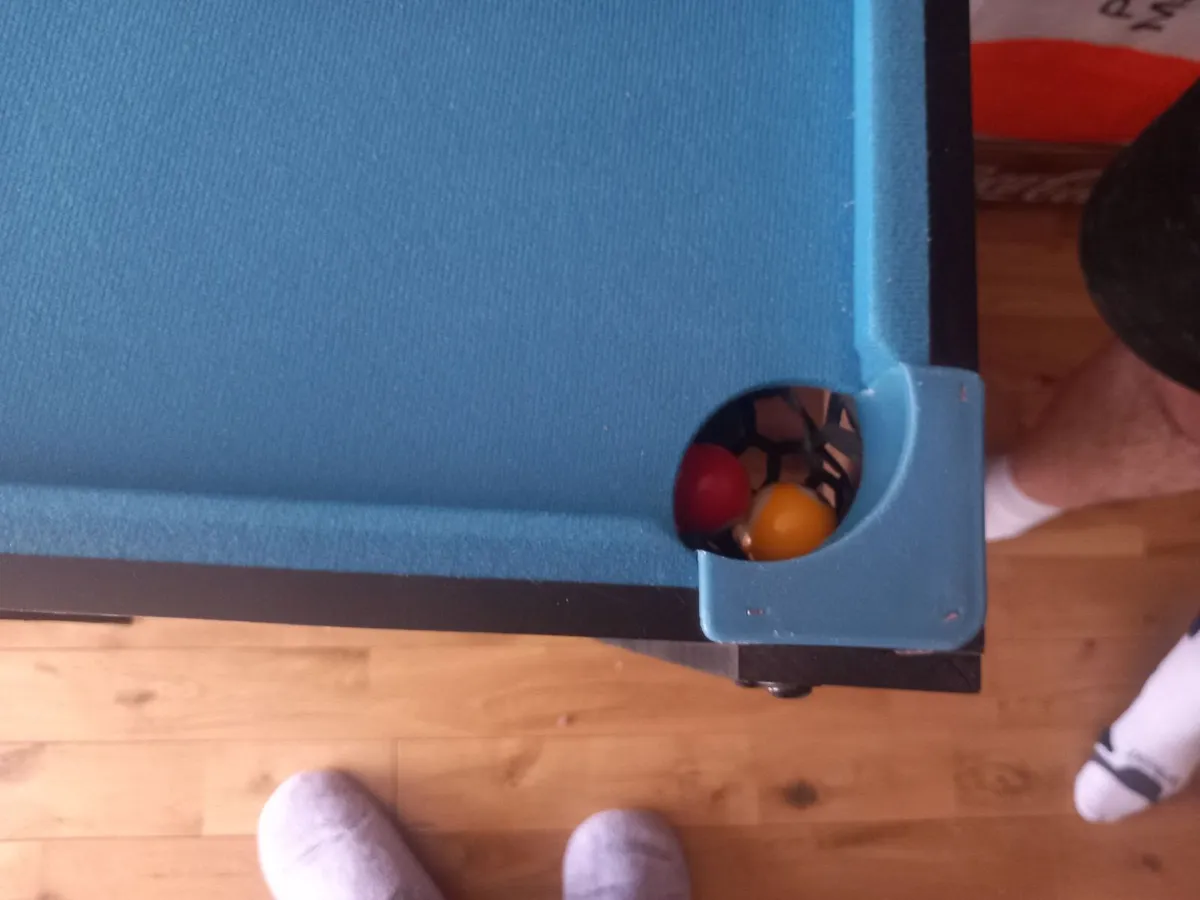 Kids pool table with extra games - Image 3