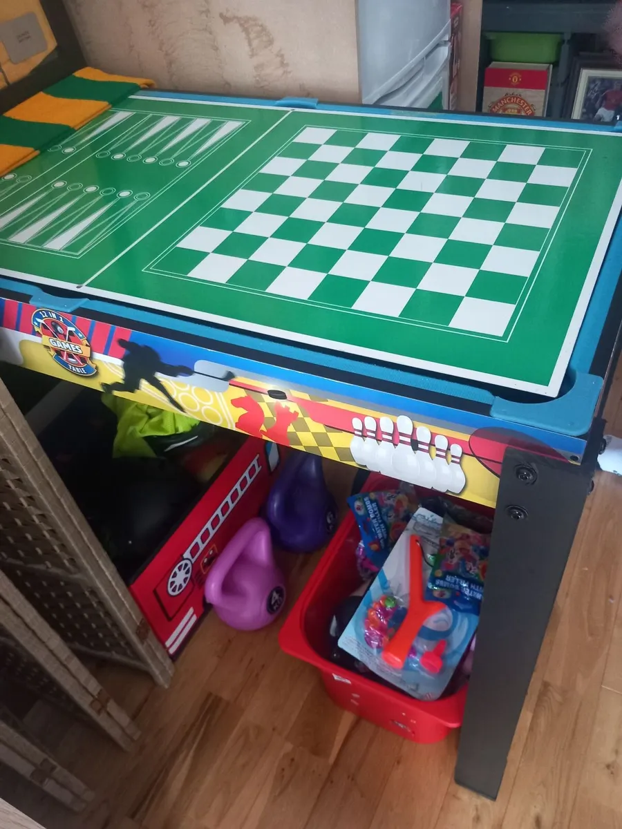 Kids pool table with extra games - Image 2