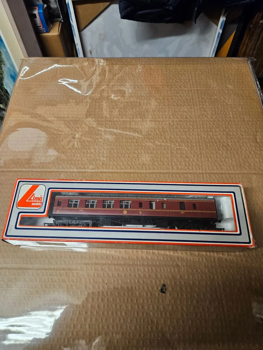 Hornby Lima OO Gauge Carraige