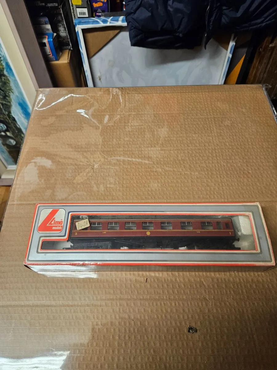 Hornby Lima OO Gauge Carraige