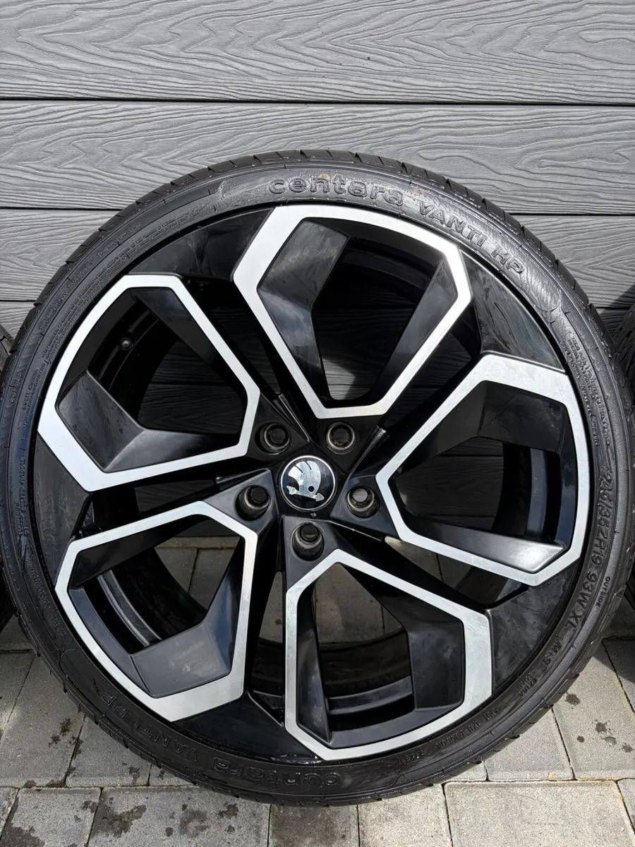19” BRAND NEW SKODA VRS ALLOY WHEELS & TYRES - Image 3