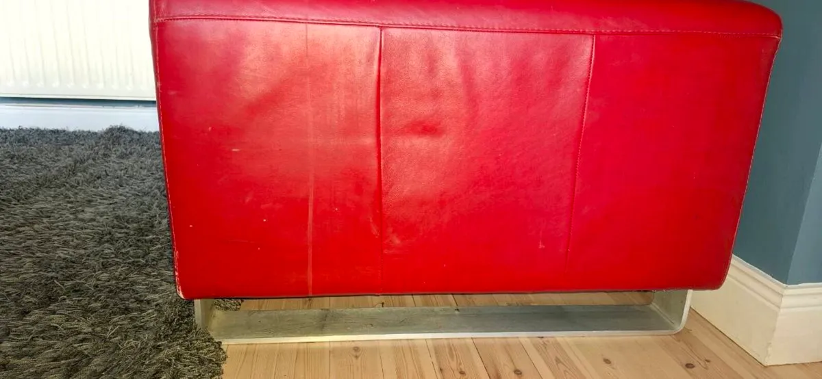 Red leather 2 seater couch - Image 3