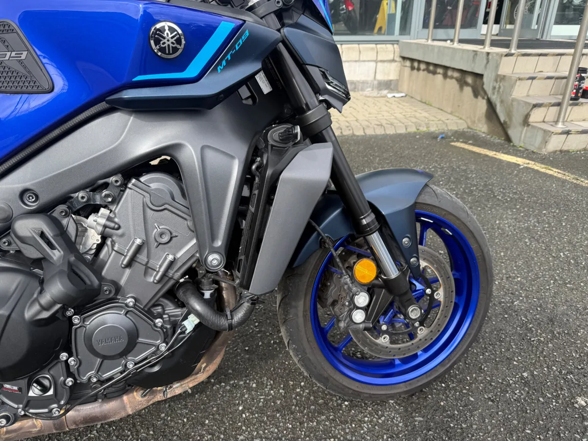 2024 Yamaha MT09 Y-AMT - Image 2