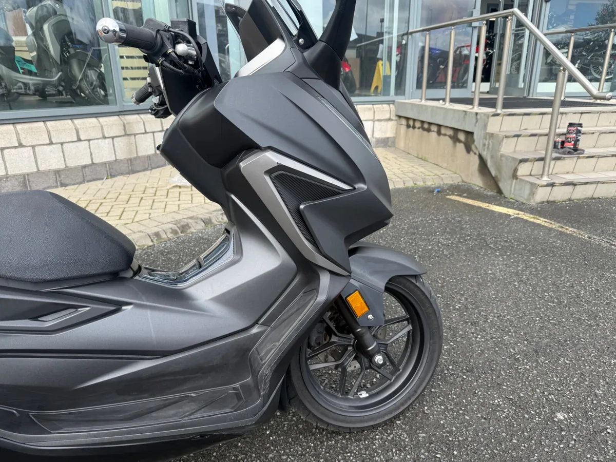 2022 Honda Forza 350 - Image 2