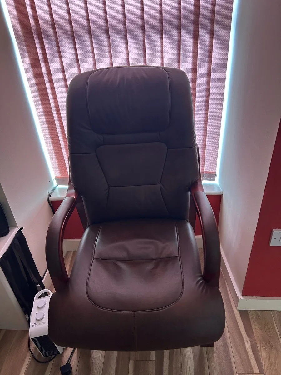 Orthopaedic chair - Image 1