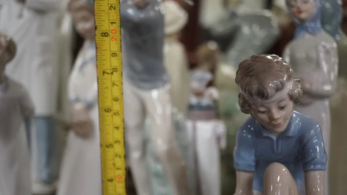 Nao Lladro Figurine - Image 2