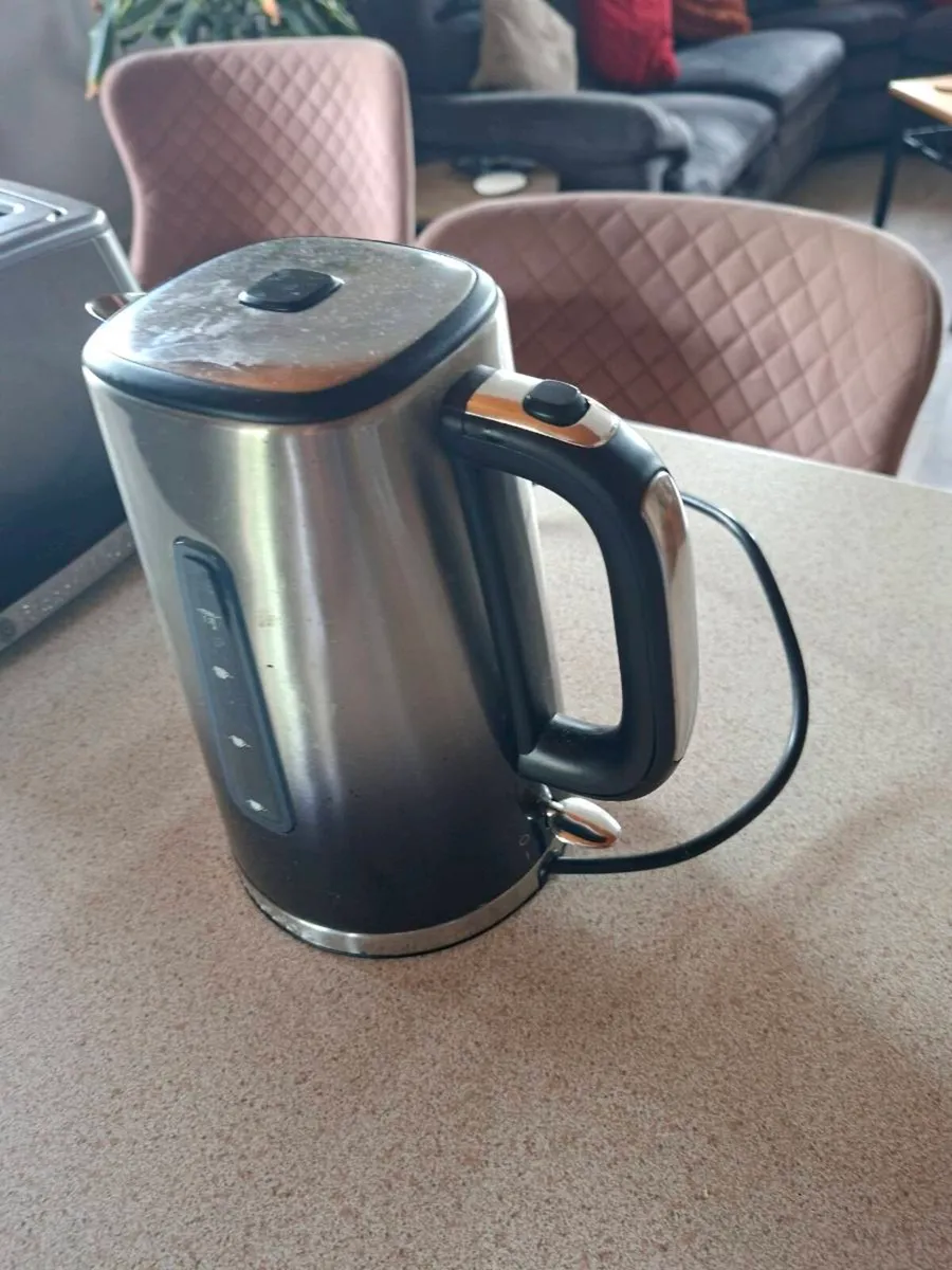 Matching Russel Hobbs toaster Kettle - Image 2
