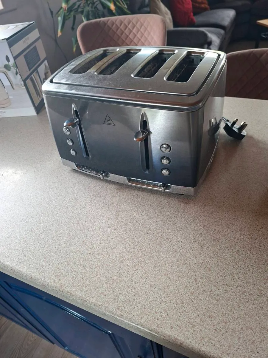 Matching Russel Hobbs toaster Kettle - Image 3