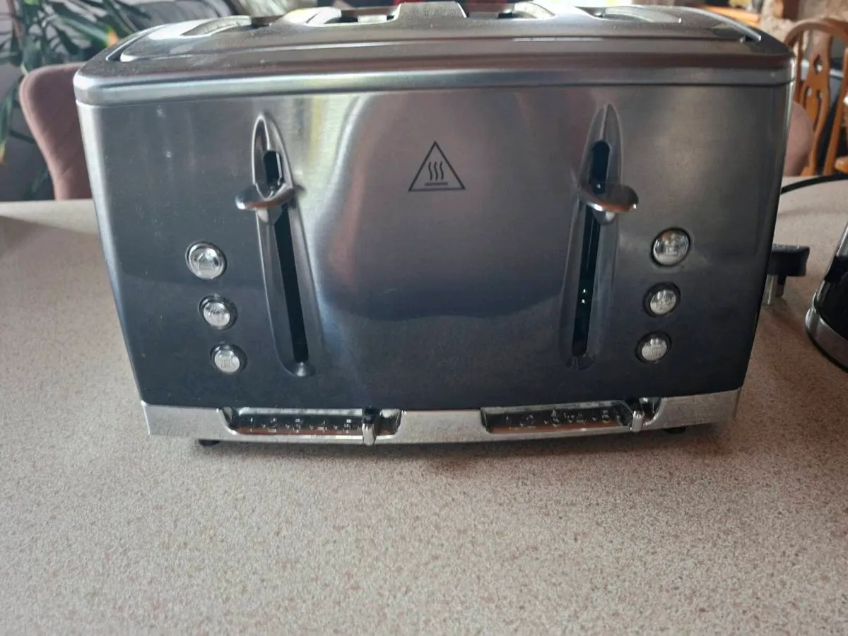 Matching Russel Hobbs toaster Kettle - Image 4