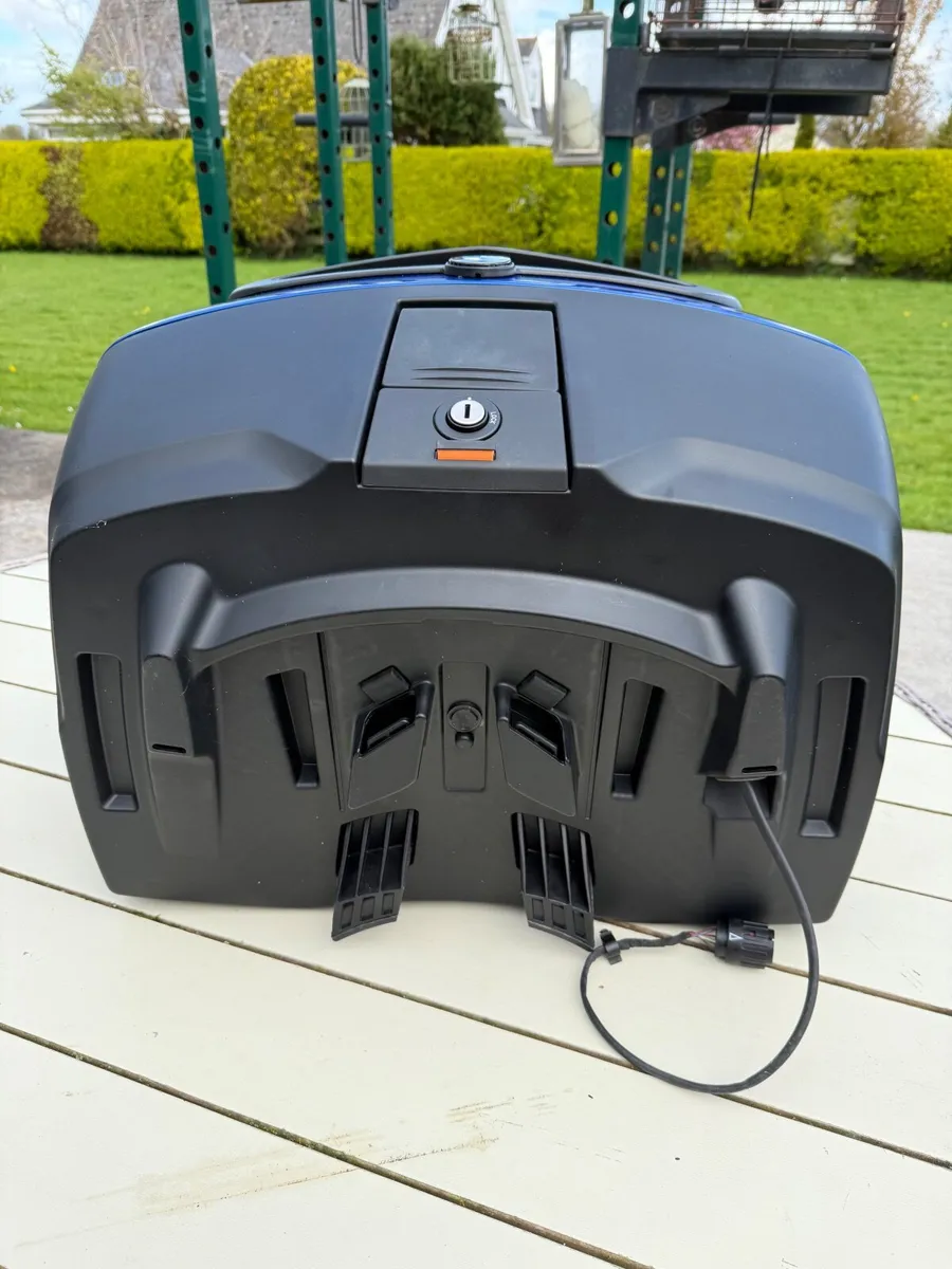 BMW 49L Top Box - Image 2