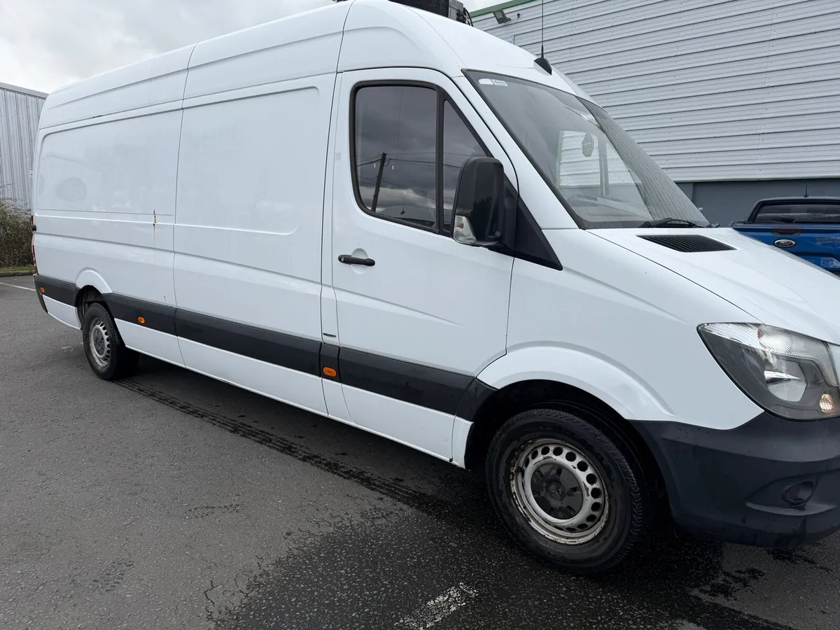 2016 Mercedes sprinter fridge van - Image 3
