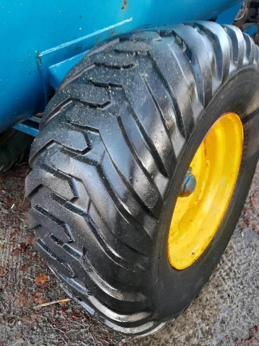 Tanco 1100 gal tanker - Image 4