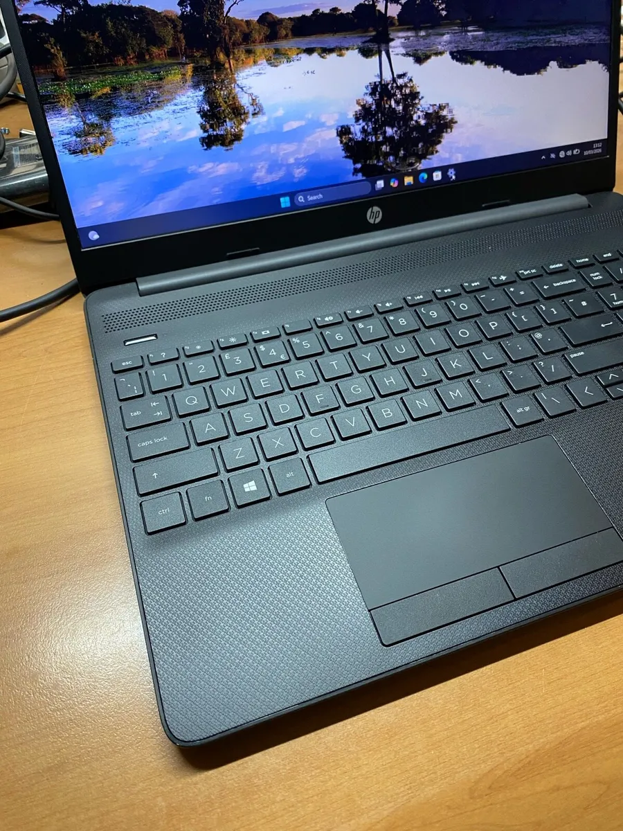 HP Laptop i7 pro 16gb windows 11 - Image 3
