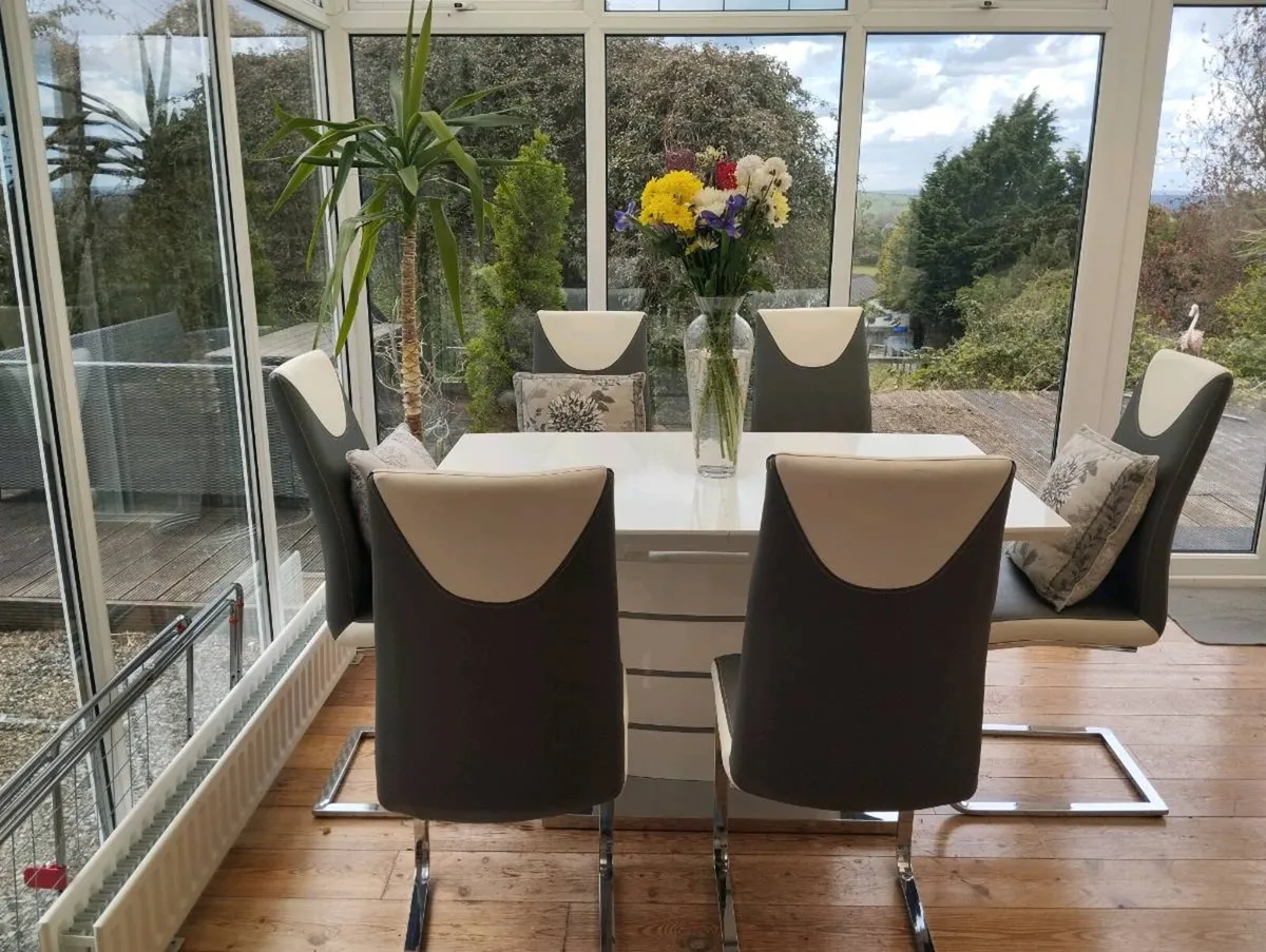 Kitchen table 6 chairs - Image 1