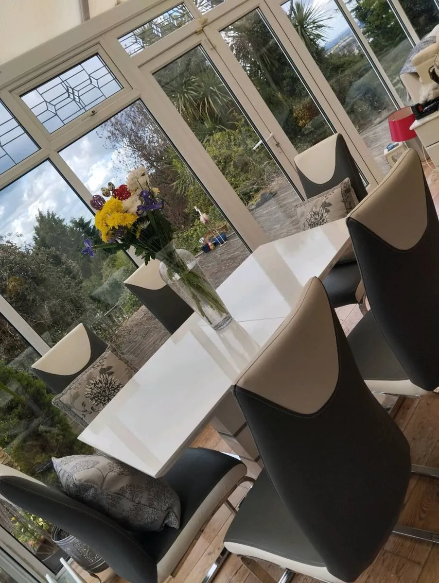 Kitchen table 6 chairs - Image 2