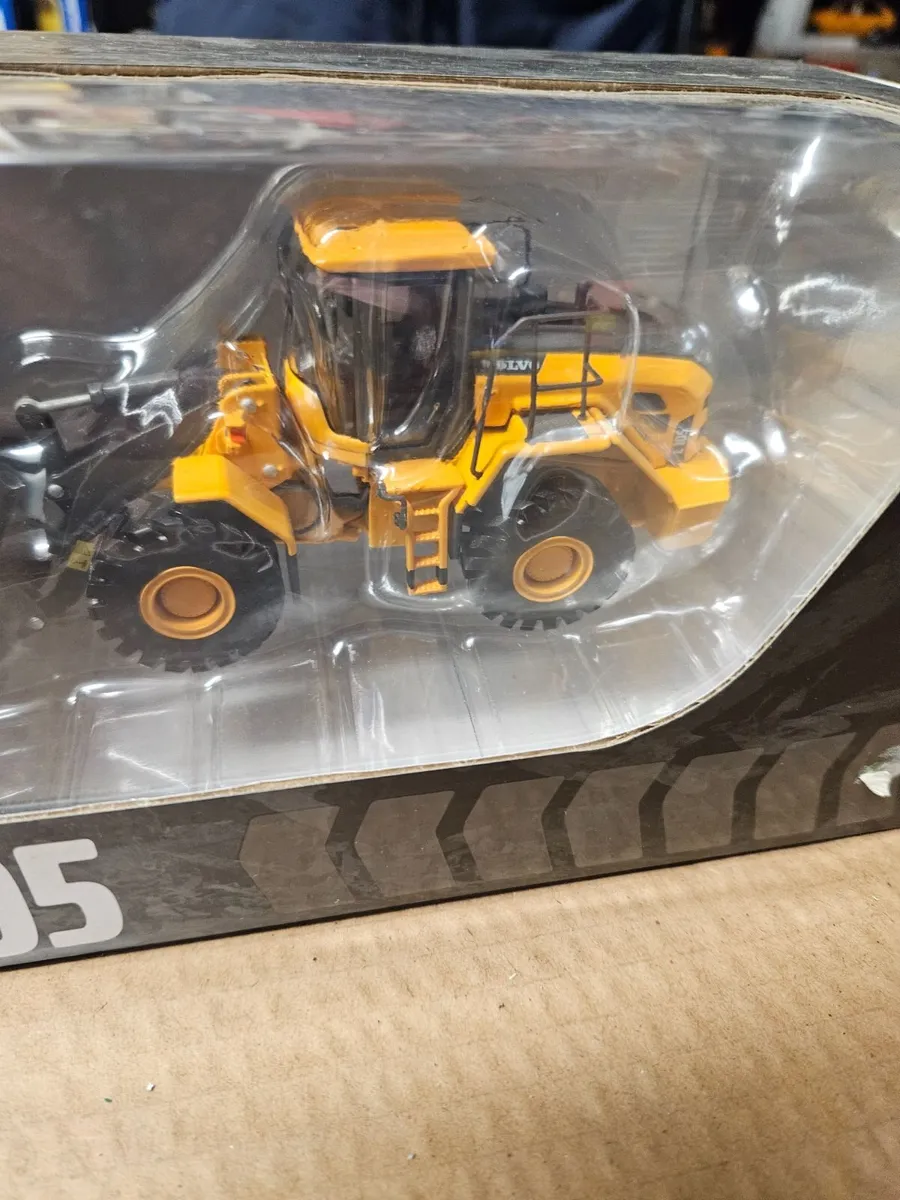 Corgi Motorart Volvo Loader 1.50 - Image 3
