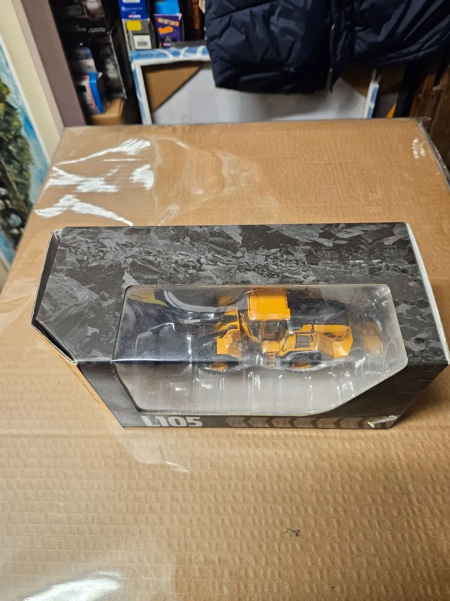 Corgi Motorart Volvo Loader 1.50 - Image 2