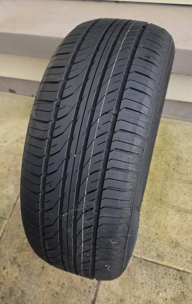 225/55R17 Tyre (Like New) - Image 2