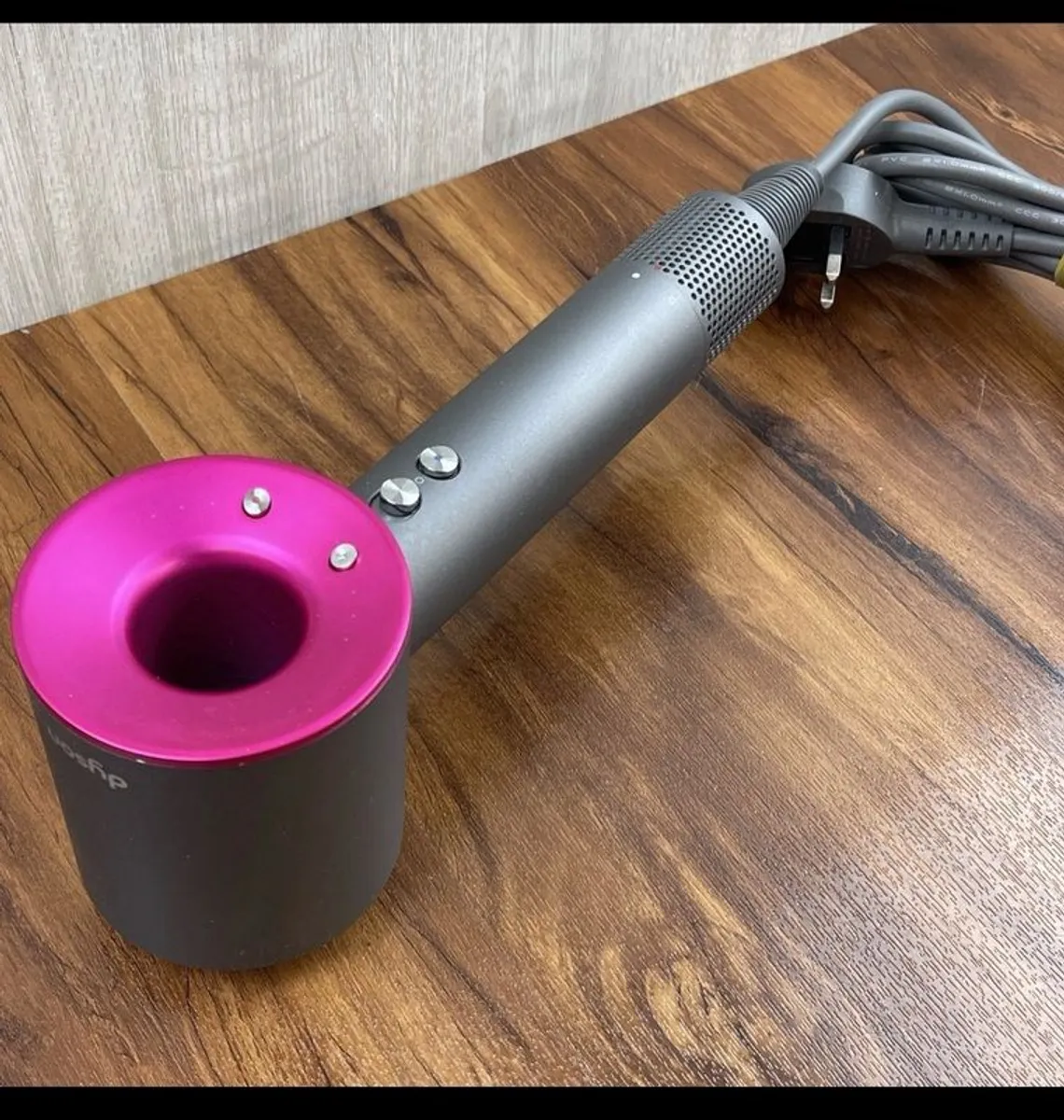 Dyson supersonic hairdryer - Image 3