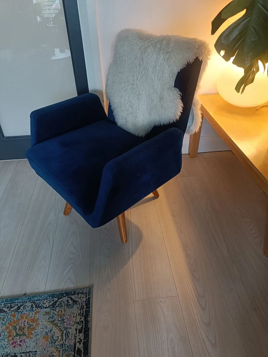 Velvet Swivel chair - Image 3