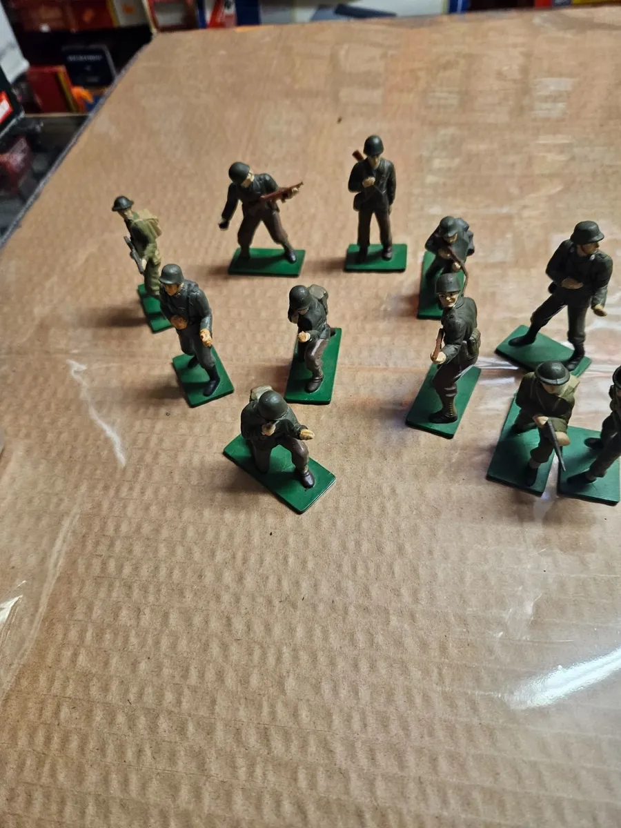 Britain's Blue Box Soldiers - Image 3