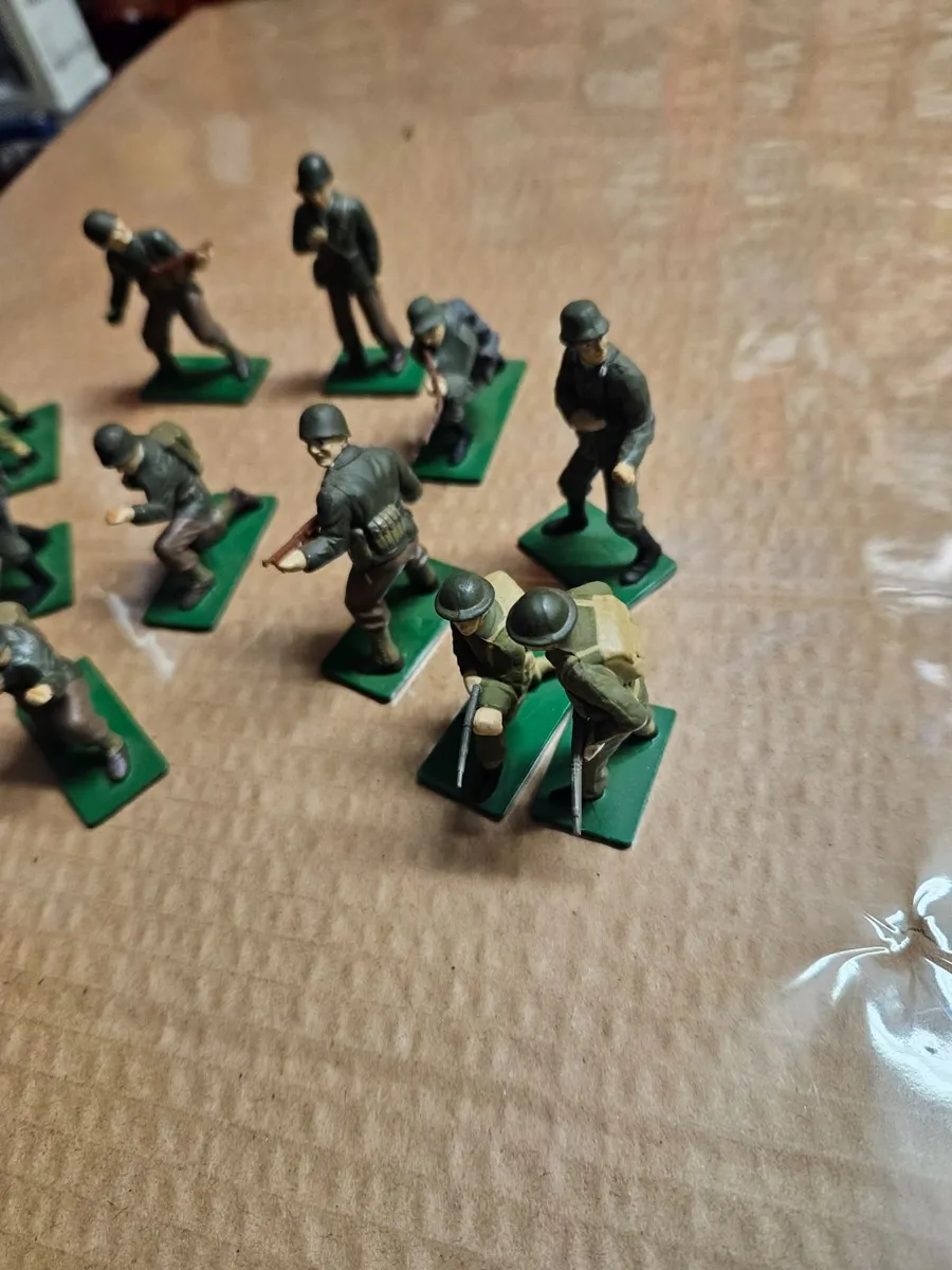 Britain's Blue Box Soldiers - Image 2