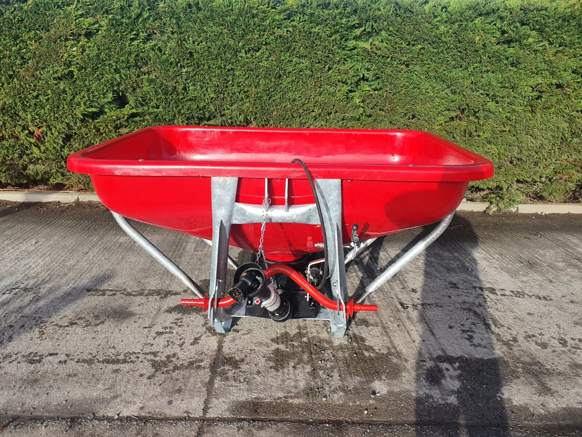 Rhino Fertilizer 800l wagtail spreader - Image 4