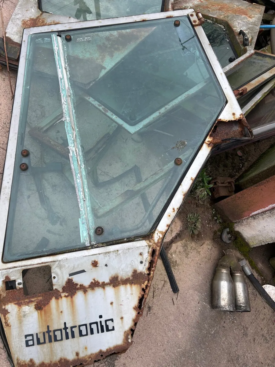 Massey Ferguson 3000 Series Left Side Door Glass