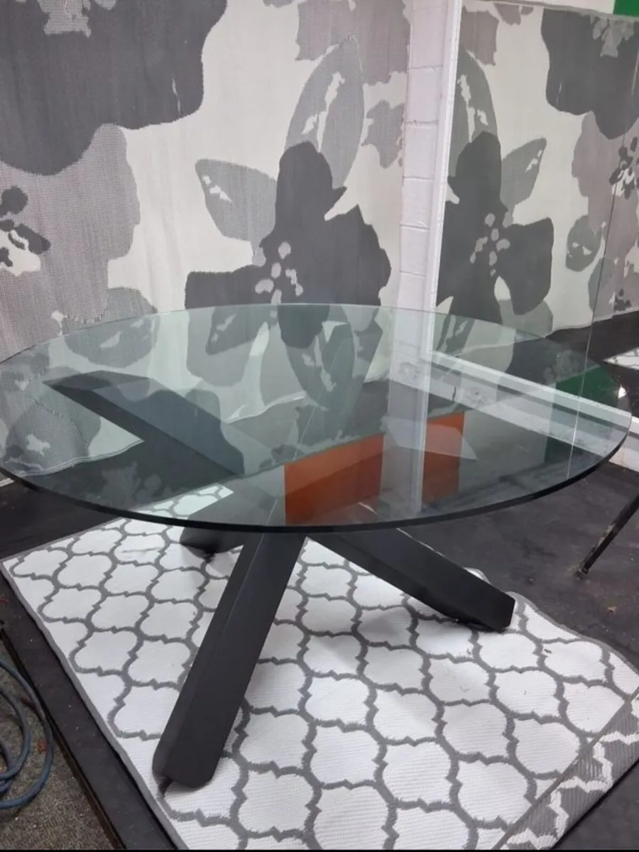 Dining table - Image 1