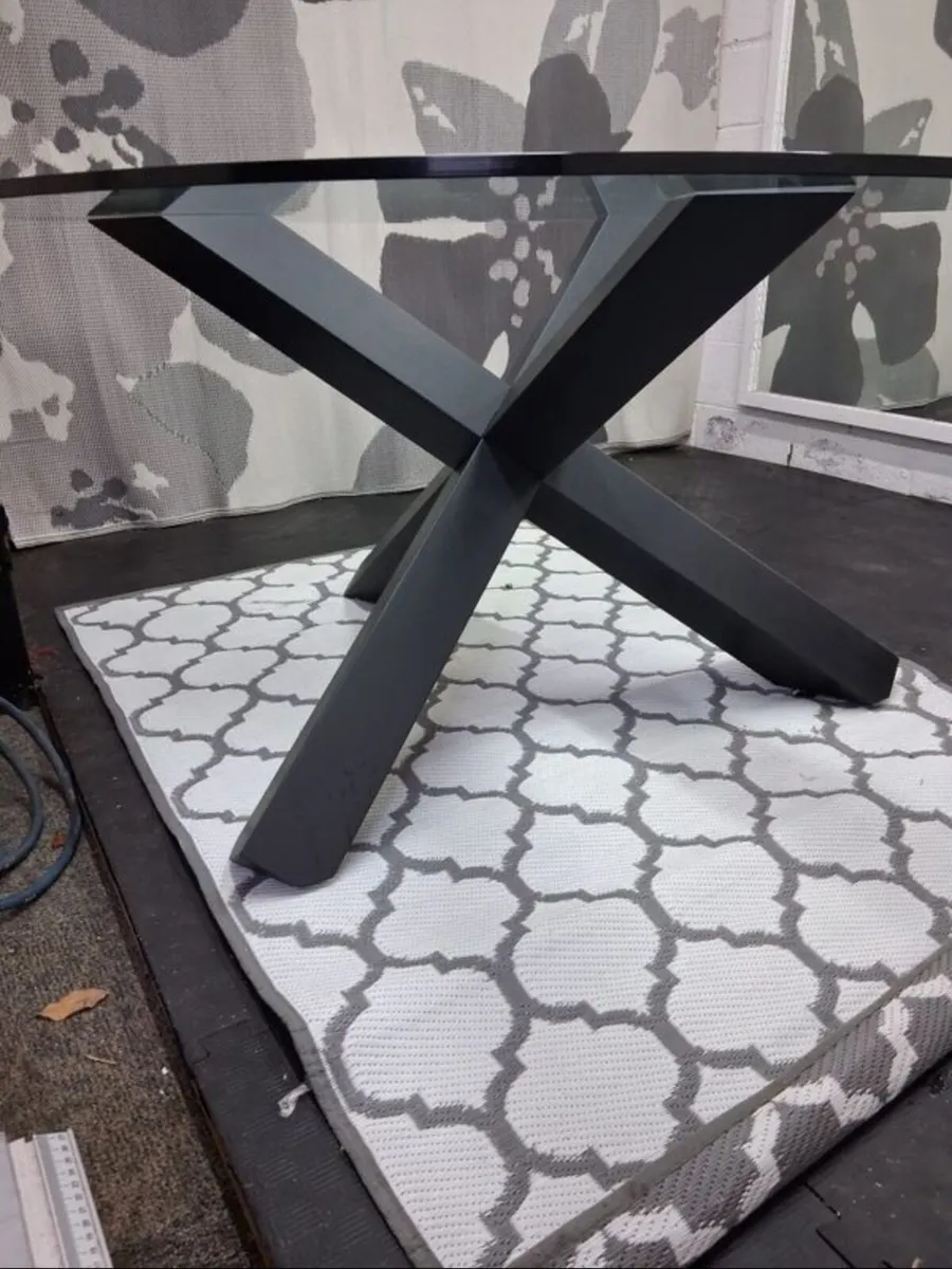 Dining table - Image 2