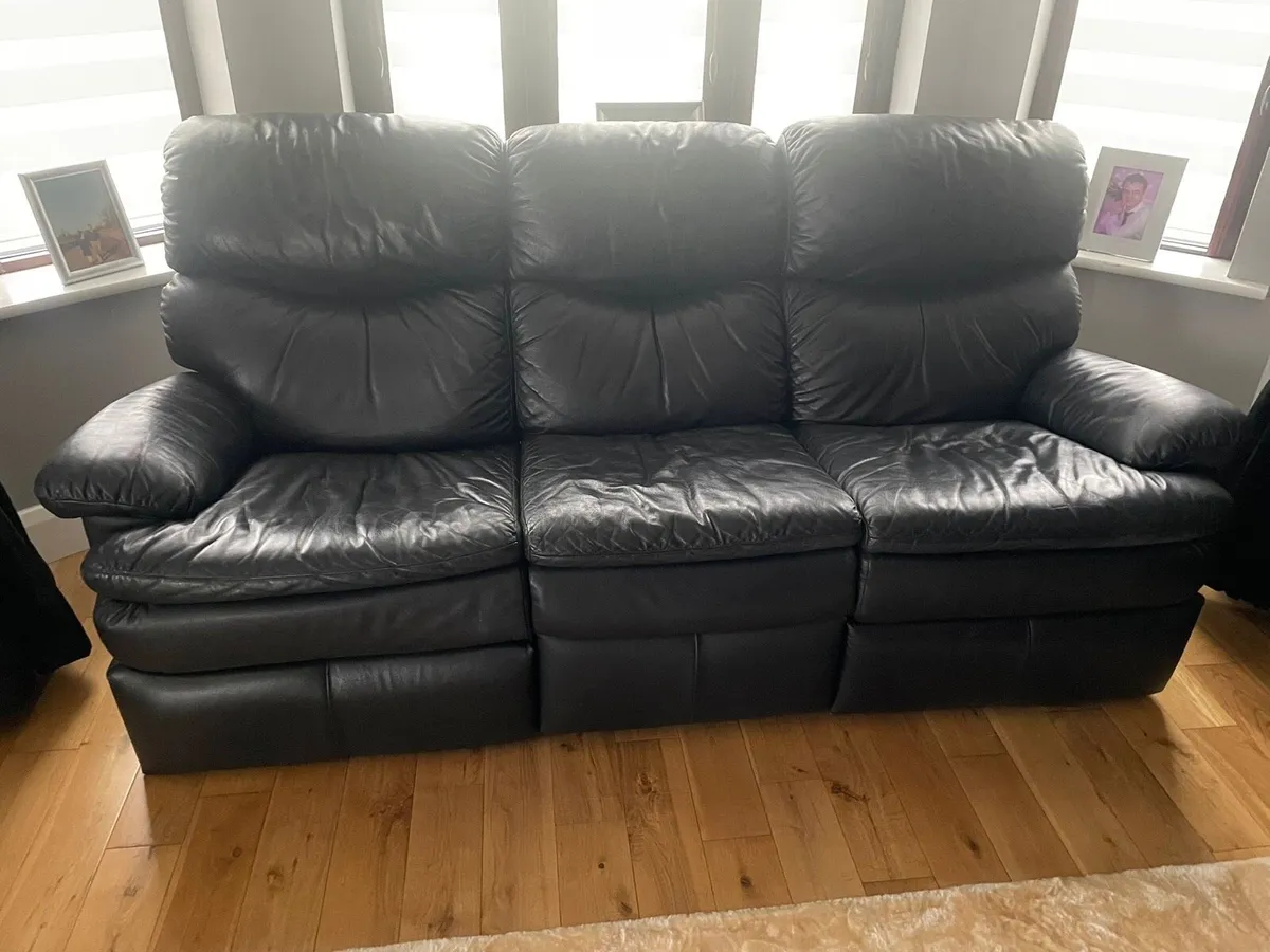 321 recliner black suite of furniture - Image 4