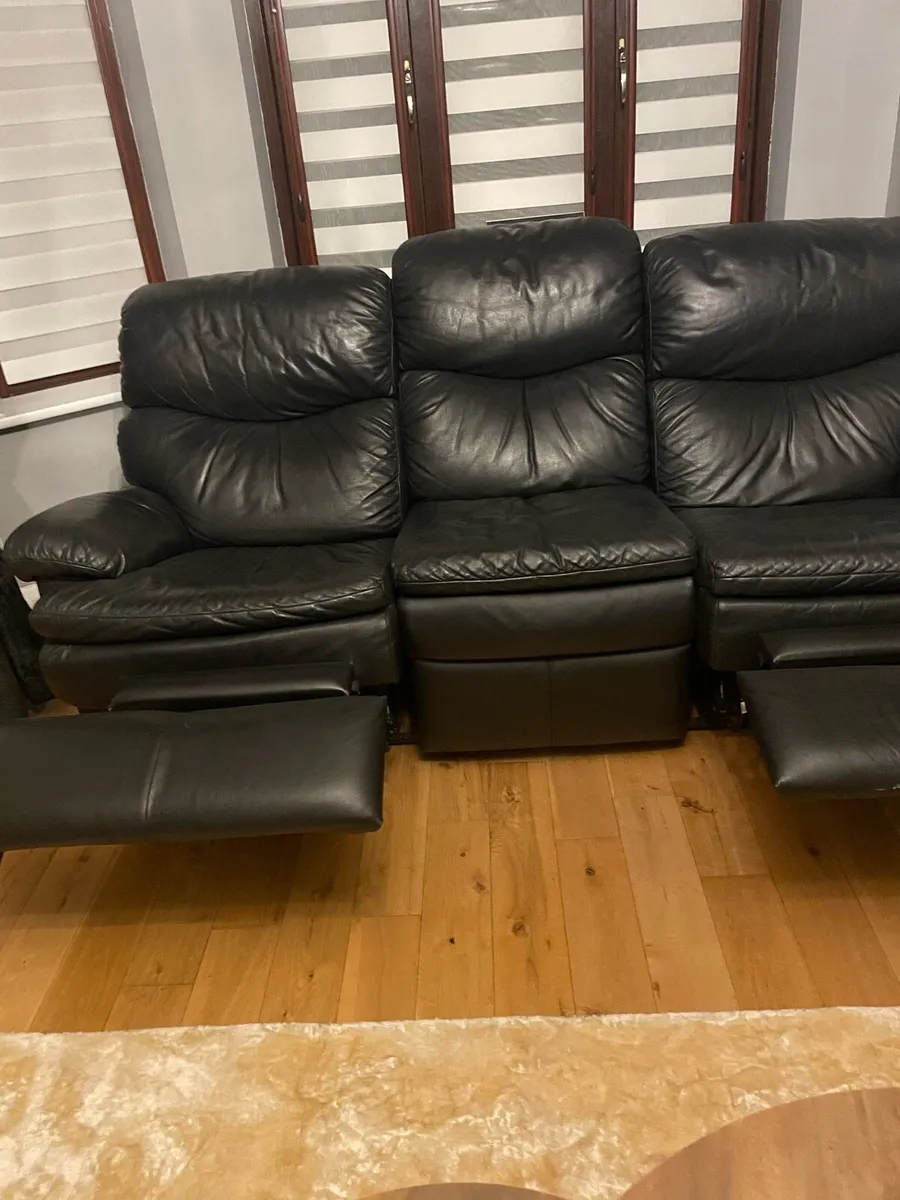 321 recliner black suite of furniture - Image 1