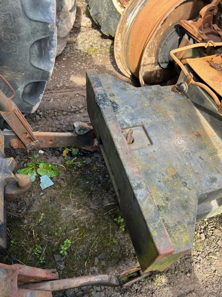 Claas Front Weight block (565 kg) - Image 3