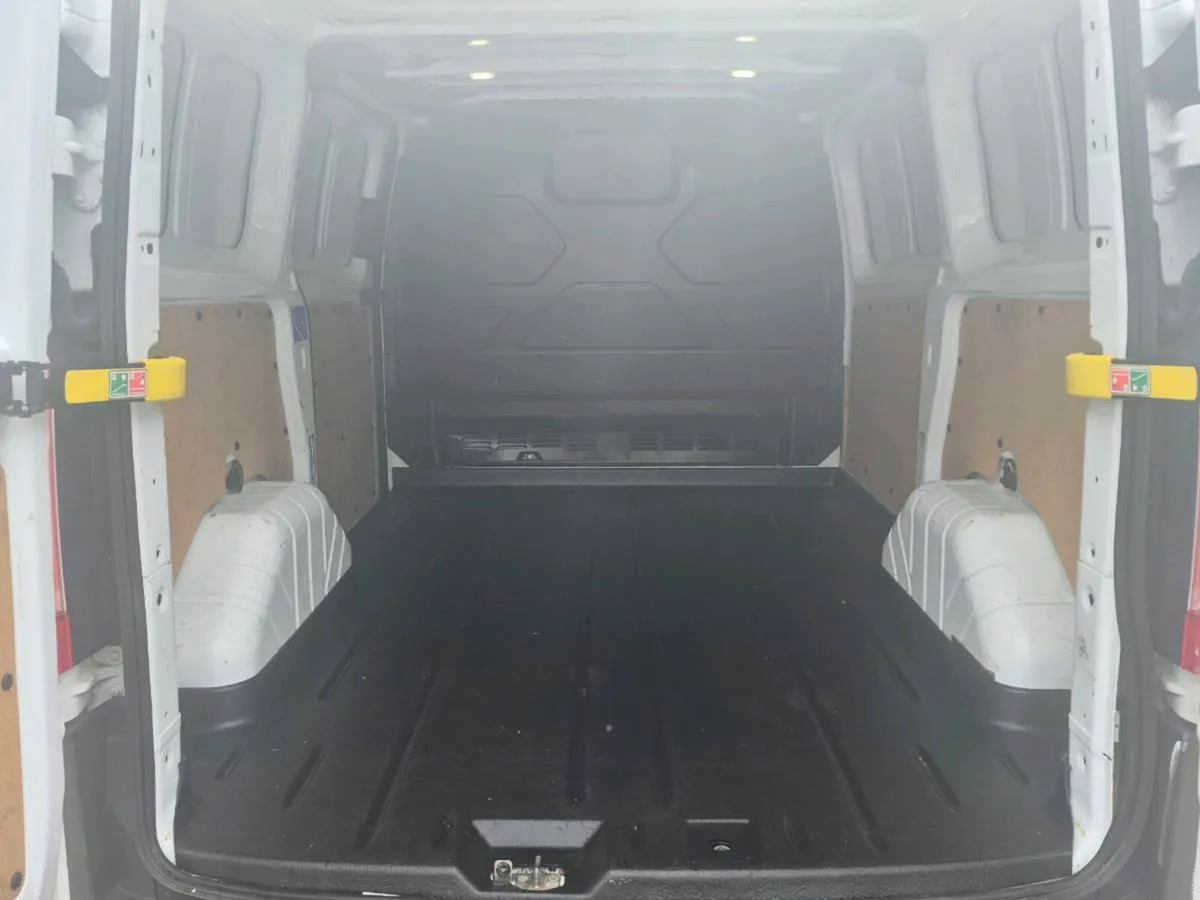 Ford Transit Custom 2.2 SWB - Image 4
