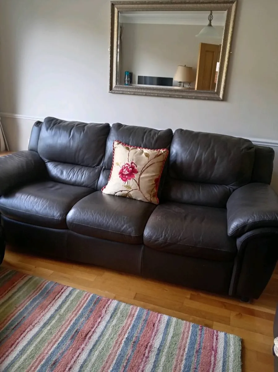 2 sofas - Image 1